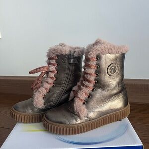 Girls winter boots. Made in Europe